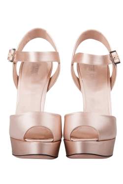 مملوكة مسبقًا صندل جيامباتيستا فالي نعل سميك سير كاحل مقدمة مفتوحة كيرنا ساتان بيج مقاس 38