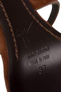 Pre Owned صندل جوسيبي زانوتي سويدي بني أحجار مزخرفة سير حرف T مقدمة مفتوحة مقاس 37