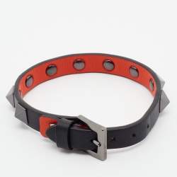 مملوكة مسبقًا Valentino Rockstud Bicolor Leather Gunmetal Tone Bracelet
