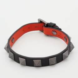 مملوكة مسبقًا Valentino Rockstud Bicolor Leather Gunmetal Tone Bracelet