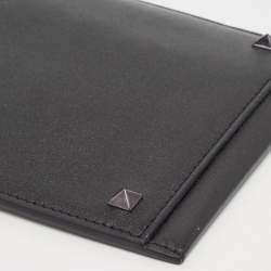 Pre Owned Valentino Black Leather Rockstud Phone Crossbody Bag