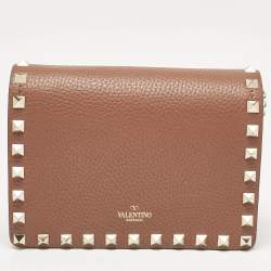 مملوكة مسبقًا Valentino Brown Leather Rockstud Wallet On Chain