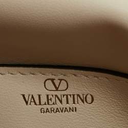 مملوكة مسبقًا Valentino Cream Leathert Loco Bucket Bag
