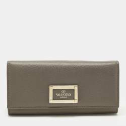 Pre Owned Valentino Beige Leather Logo Flap Continental Wallet