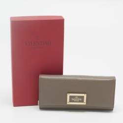Pre Owned Valentino Beige Leather Logo Flap Continental Wallet