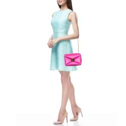 مملوكة مسبقًا حقيبة كتف فالنتينو سلسلة جلد وردي فوشيا بمسمار واحد