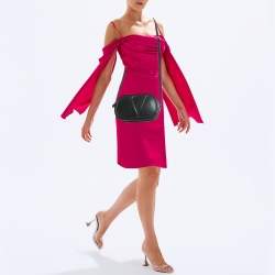 مملوكة مسبقًا Valentino VLogo Walk Black Leather Crossbody Bag