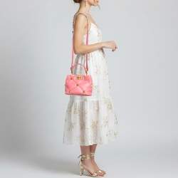 مملوكة مسبقًا حقيبة فالنتينو يد علوية صغيرة جلد وردي مبطن روما ستد