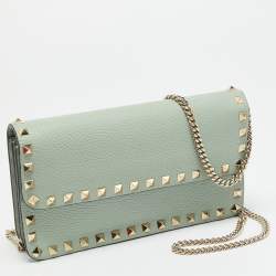 مملوكة مسبقًا Valentino Rockstud Light Green Leather Wallet On Chain