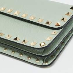 مملوكة مسبقًا Valentino Rockstud Light Green Leather Wallet On Chain