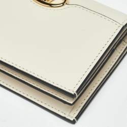 مملوكة مسبقًا محفظة صغيرة فالنتينو في لوجو جلد كريمي