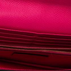 مملوكة مسبقًا Valentino Magenta Leather Vsling Wallet on Chain