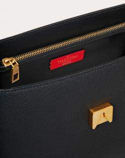 Pre Owned Valentino Black Grainy Leather Medium VRING Chain Shoulder Bag