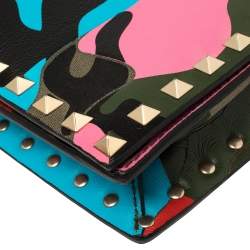 Pre Owned حقيبة كلتش فالنتينو جلد متعدد الألوان بنمط مموه روكستاد بحمالة معصم