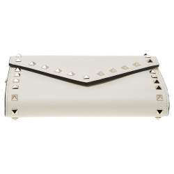 مملوكة مسبقًا حقيبة كلتش فالنتينو إنفيلوب روكستد جلد أبيض 