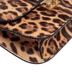 مملوكة مسبقًا حقيبة فالنتينو شعر عجل مطبوع نقشة الفهد بني مرصعة روكستد بقلاب بقفل غلام