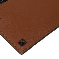 مملوكة مسبقًا محفظة بطاقات فالنتينو سحاب روكستد جلد بني فاتح