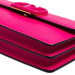 مملوكة مسبقًا Valentino Hot Pink Leather VLogo Wallet on Chain