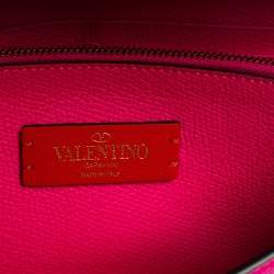 مملوكة مسبقًا Valentino Hot Pink Leather VLogo Wallet on Chain