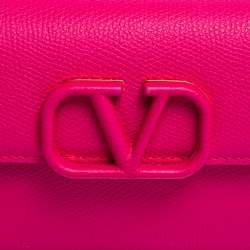 مملوكة مسبقًا Valentino Hot Pink Leather VLogo Wallet on Chain