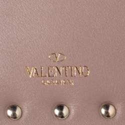 Pre Owned حافظة بطاقات ومحفظة عملات معدنية فالنتينو مرصع روكستد جلد روز كواترز