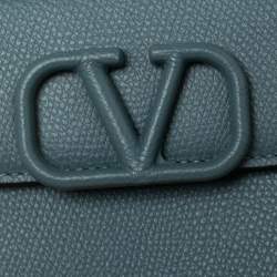 Pre Owned Valentino Blue Grained Leather VLogo Compact Wallet On Chain