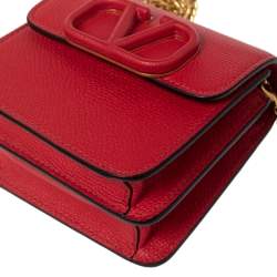 Pre Owned Valentino Red Grained Leather VLogo Compact Wallet On Chain