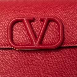 Pre Owned Valentino Red Grained Leather VLogo Compact Wallet On Chain