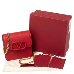 Pre Owned Valentino Red Grained Leather VLogo Compact Wallet On Chain