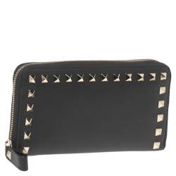 Pre Owned Valentino Black Leather Rockstud Zip Around Wallet