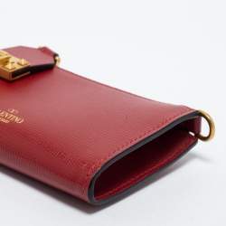 Pre Owned Valentino Red Saffiano Leather Rockstud Twist Lock Zip Wallet 