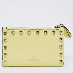 مملوكة مسبقًا Valentino Yellow Leather Rockstud Zip Card Case