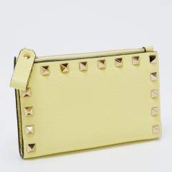 مملوكة مسبقًا Valentino Yellow Leather Rockstud Zip Card Case