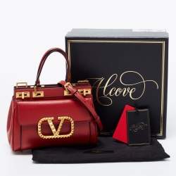 مملوكة مسبقًا Valentino Red Leather Small Rockstud Alcove Tote