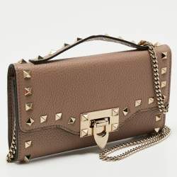 مملوكة مسبقًا Valentino Dusty Pink Leather Rockstud Wallet on Chain