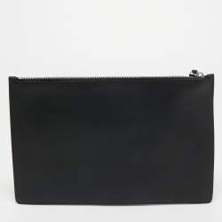 مملوكة مسبقًا Valentino Black Leather VLTN Clutch