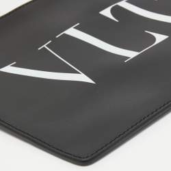 مملوكة مسبقًا Valentino Black Leather VLTN Clutch