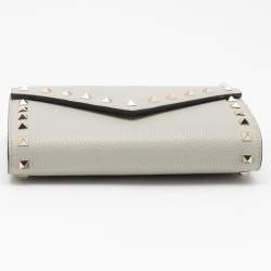 مملوكة مسبقًا Valentino Grey Leather Rockstud Wallet On chain