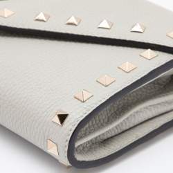مملوكة مسبقًا Valentino Grey Leather Rockstud Wallet On chain