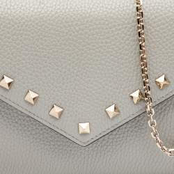 مملوكة مسبقًا Valentino Grey Leather Rockstud Wallet On chain
