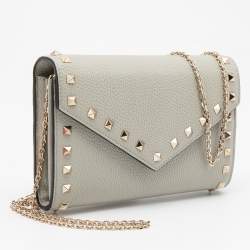 مملوكة مسبقًا Valentino Grey Leather Rockstud Wallet On chain