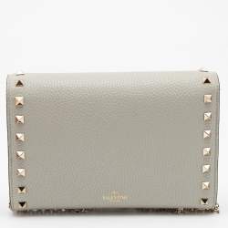 مملوكة مسبقًا Valentino Grey Leather Rockstud Wallet On chain