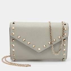 مملوكة مسبقًا Valentino Grey Leather Rockstud Wallet On chain