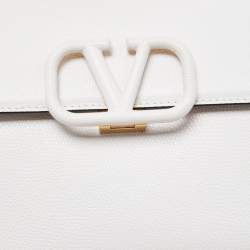 مملوكة مسبقًا Valentino White Leather Small VSling Top Handle Bag