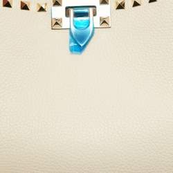 Pre Owned حقيبة هوبو فالنتينو روكستد جلد عاجي صغيرة