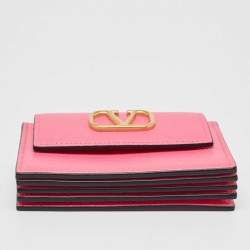 مملوكة مسبقًا Valentino Pink Leather VLogo Gusset Card Case