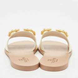 Pre Owned صندل سلايد فلات فالنتينو جلد عاجي مزخرف بشعار V مقاس 38.5