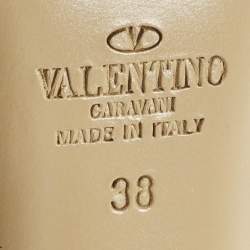 مملوكة مسبقًا حذاء كعب عالي فالنتينو جلد أسود/بيج روكستد بحزام للكاحل مقاس 35