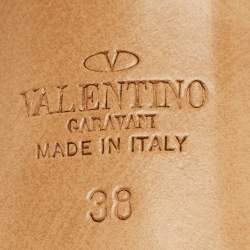 Pre Owned صندل فالنتينو مرصع بروكستد و بسير حرف "تي" جلد برونزي ميتاليك مقاس 38.5