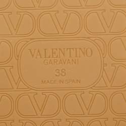 مملوكة مسبقًا Valentino Rockstud Size 38 Cream Leather Cork Flat Sandals